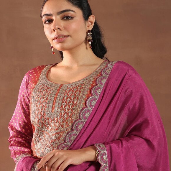 Pink Printed Silk Blend Kurta Set with Dupatta – Women S–2XL Ethnic Outfit - Picture 5 of 6